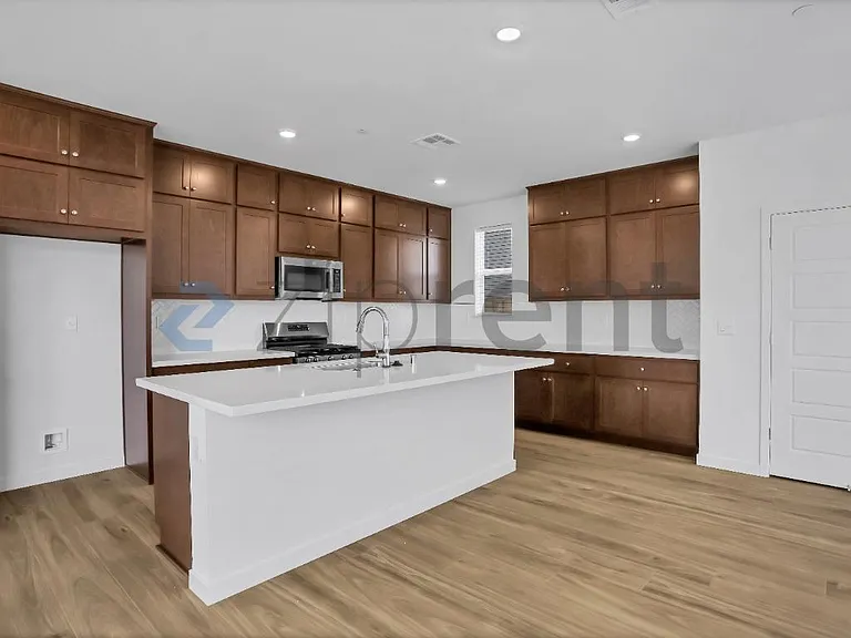 121 Dogwood Ct — Photo 16
