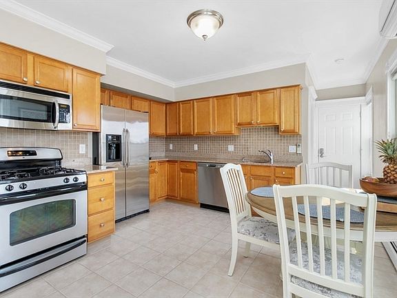 5th image of 103 Cushing St #4