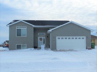 806 Leprechaun Cir, Brookings, SD 57006