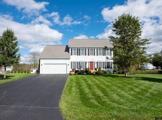 40 Huntswood Ln, Glenmont, NY 12077