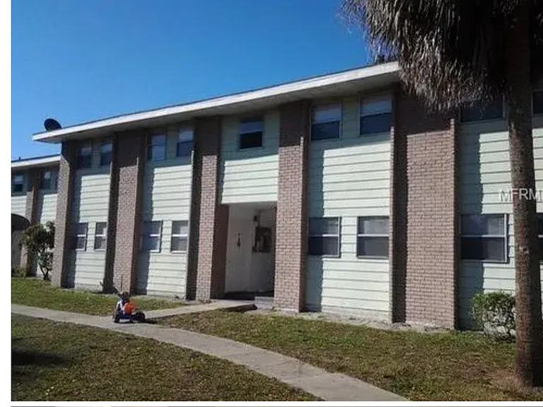 801 Sky Lake Cir #B — Photo 3