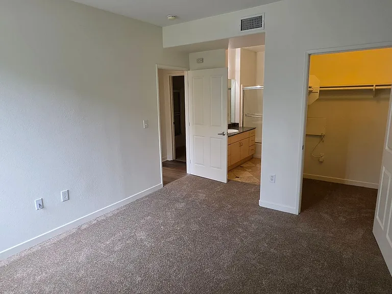 1501 Front St #202 — Photo 19