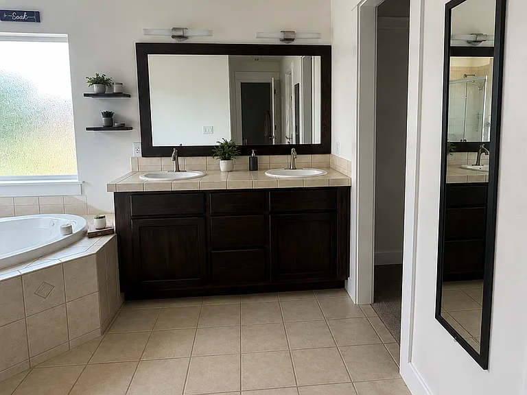 MASTER ENSUITE
