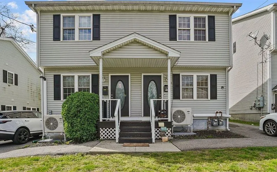 44 Ridgeway Ave