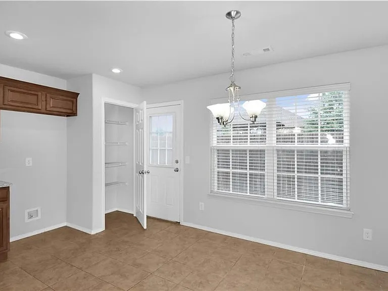 1240 Lariat Dr — Photo 5