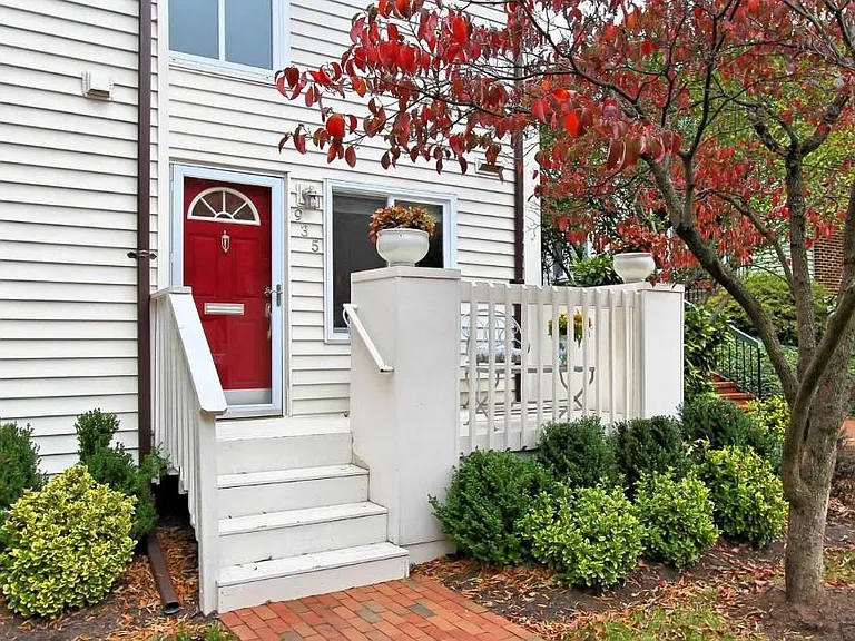 935 S Taylor St — Photo 3