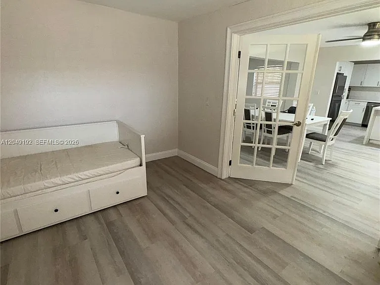 649 W Evanston Cir — Photo 2