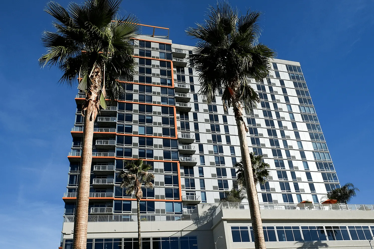 Lumina Hollywood — Photo 1