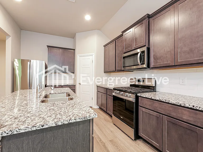 10617 SW 20th St — Photo 5