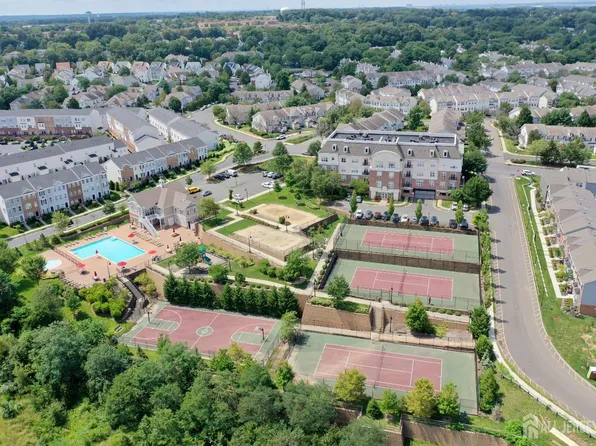 6301 Fernandez Ct, Parlin, NJ 08859