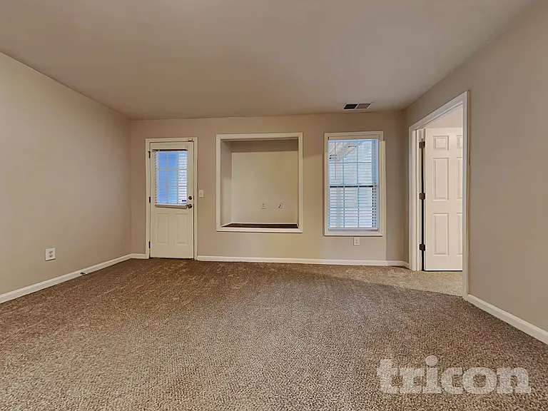 54 Freedom Dr NE — Photo 2