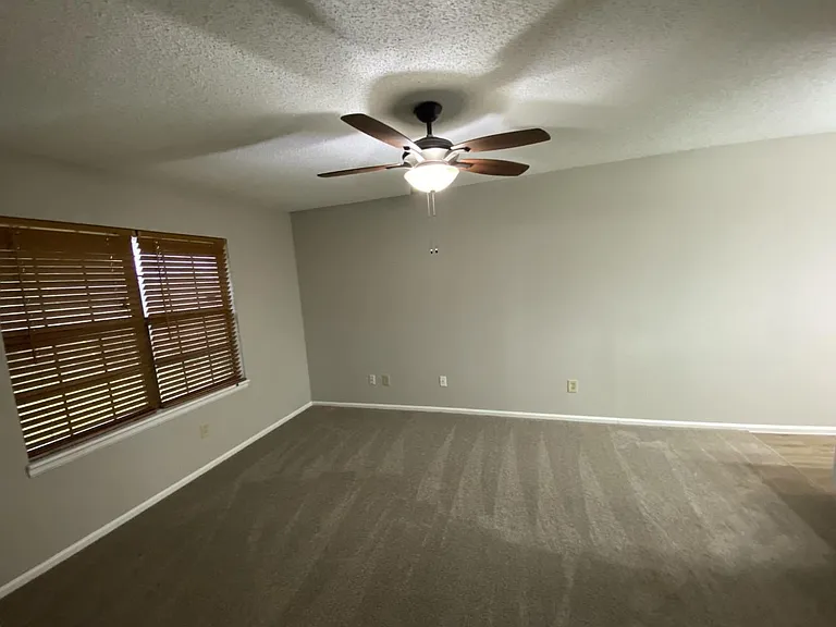 1105 Montclair Dr — Photo 10