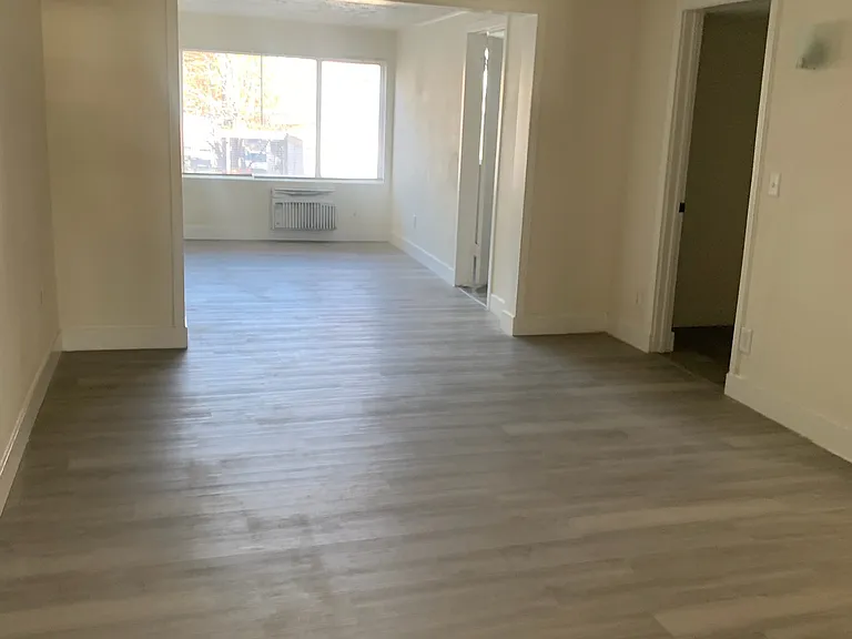 5314 W Sunset Hwy #E — Photo 2