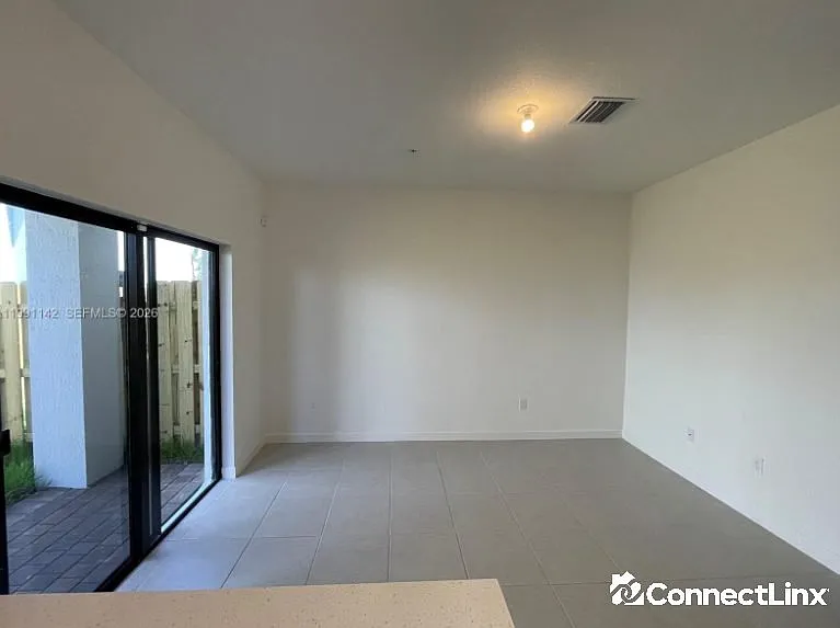 210 SW 159th Ct — Photo 5