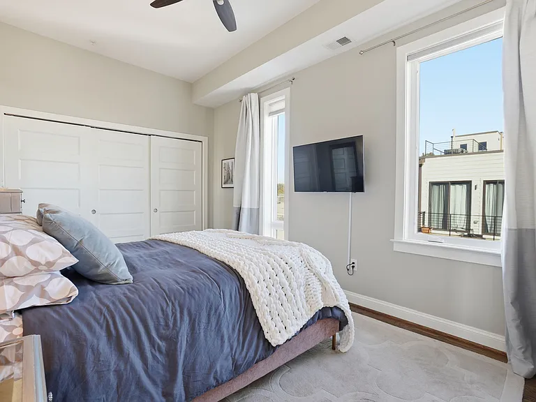 3222 Warder St NW #5 — Photo 8