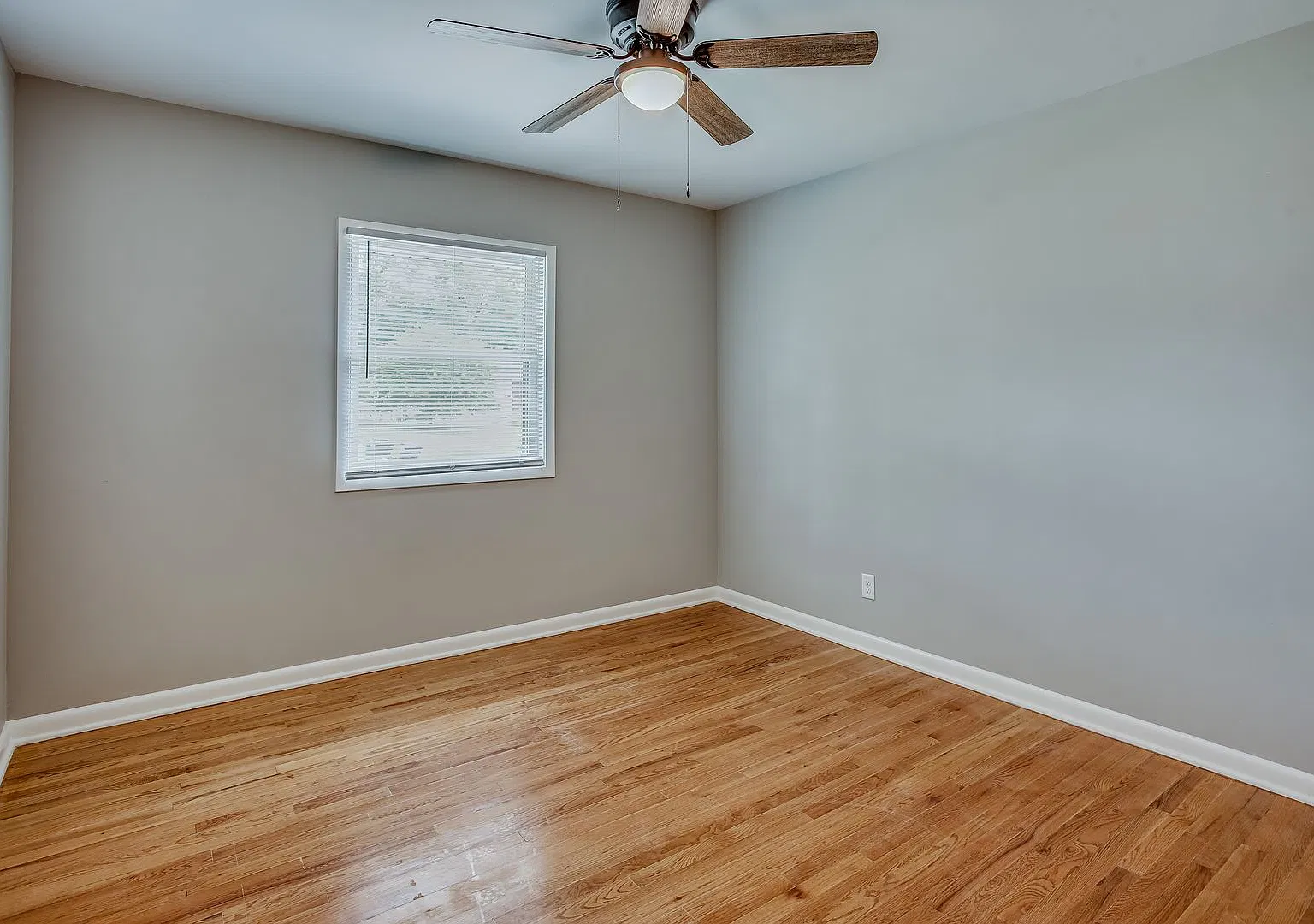 5 bed, 2217 sqft, $2,600 — Photo 4