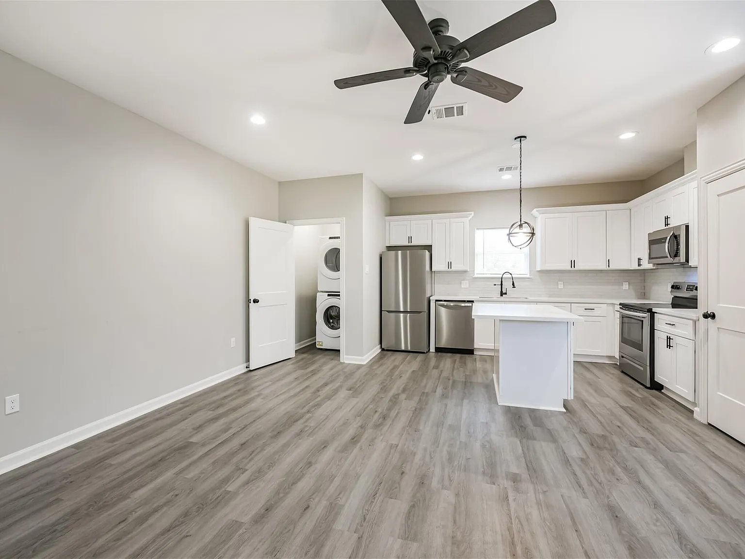2 bed, 2.0 bath, 1000 sqft, $1,575 — Photo 2