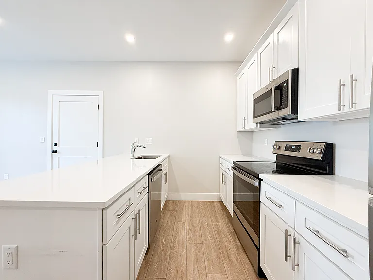 58 River St #5 — Photo 4