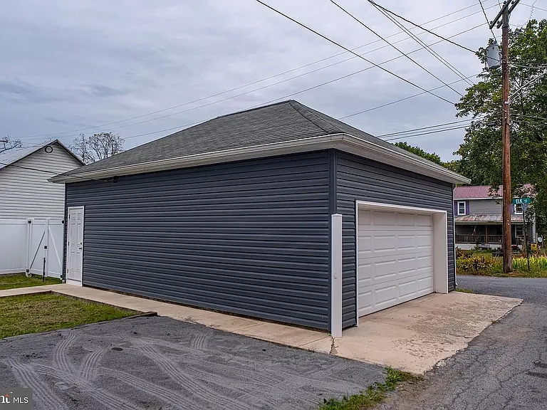 115 Penn St #A — Photo 2