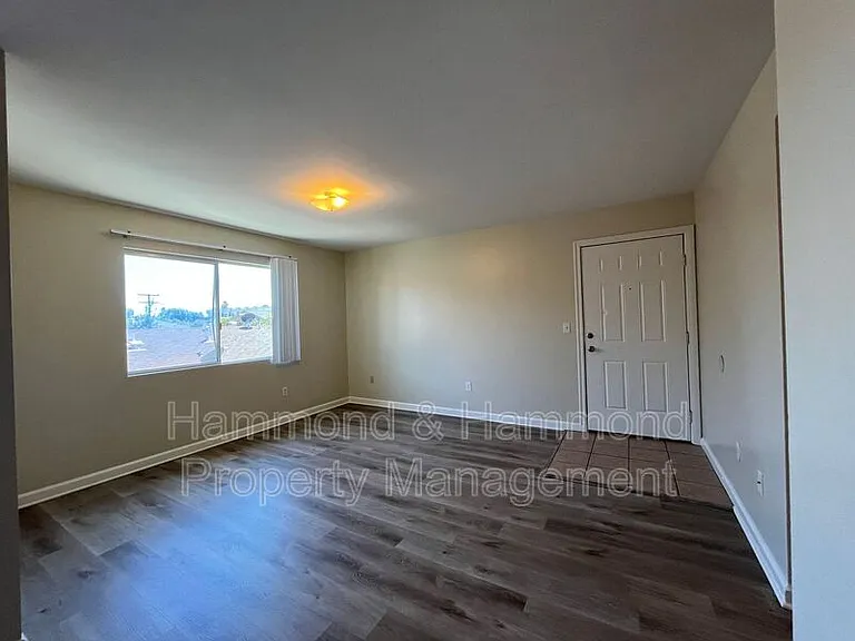 6916 Agnes Ave #4 — Photo 7