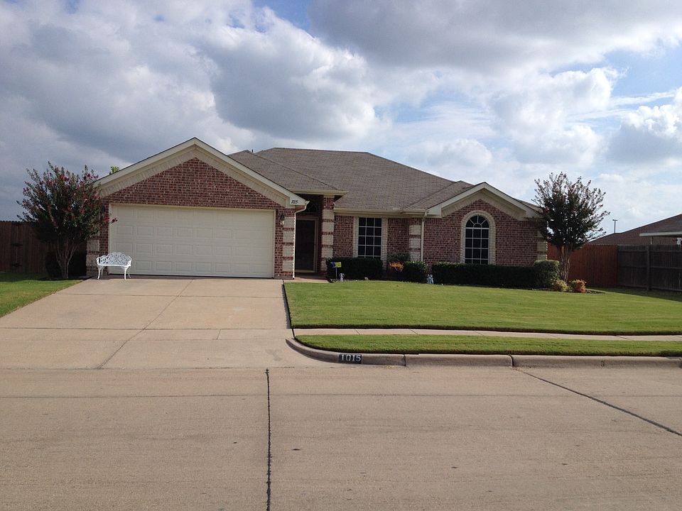 1st image of 1015 SW Hillside Dr