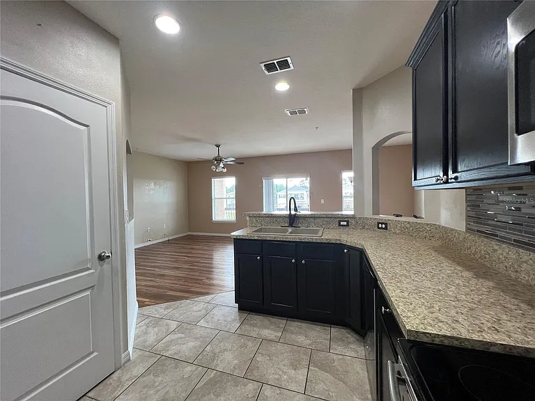 2137 Betsy Ross Ln #2137 — Photo 11