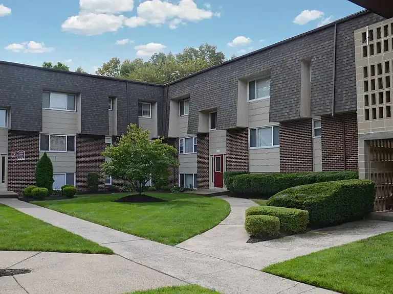 Towne Oaks Apartments — Photo 9