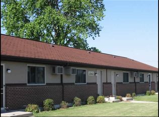 1045 W State St APT 5, Sycamore, IL 60178