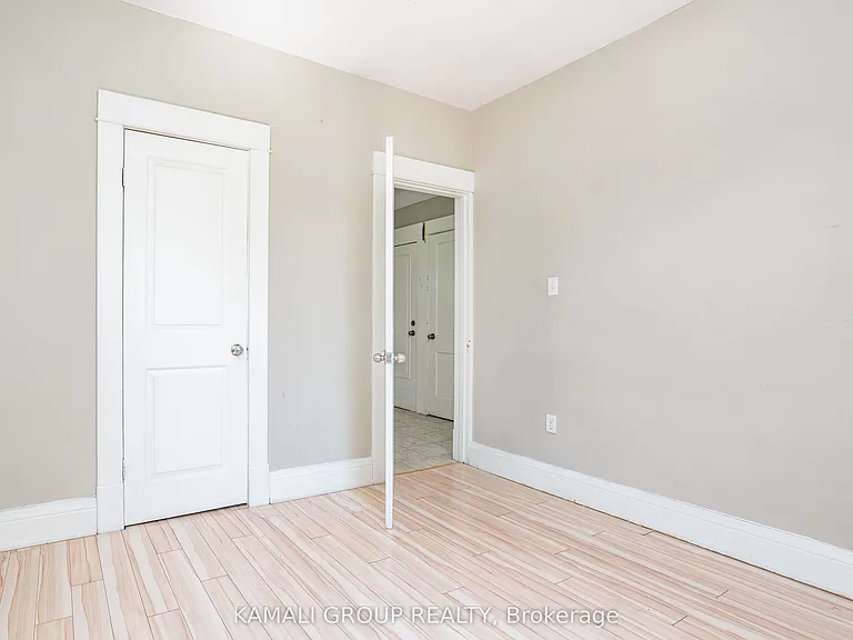 25 Spadina Ave #UPPER — Photo 7