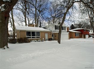 136 Rosewood Dr, West Seneca, NY 14224