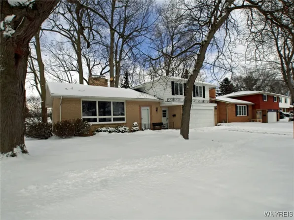 136 Rosewood Dr, West Seneca, NY 14224