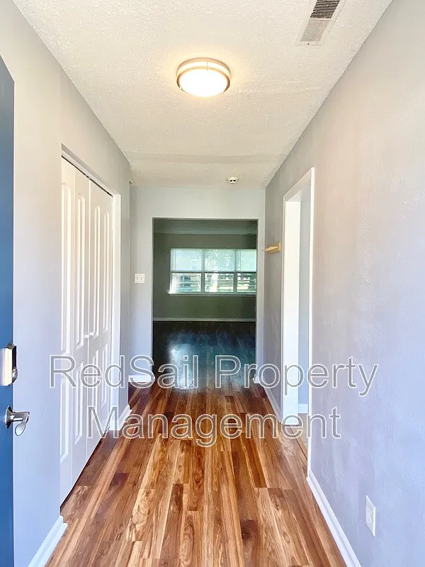 3 bed, 2.0 bath, 1788 sqft, $2,595 — Photo 2