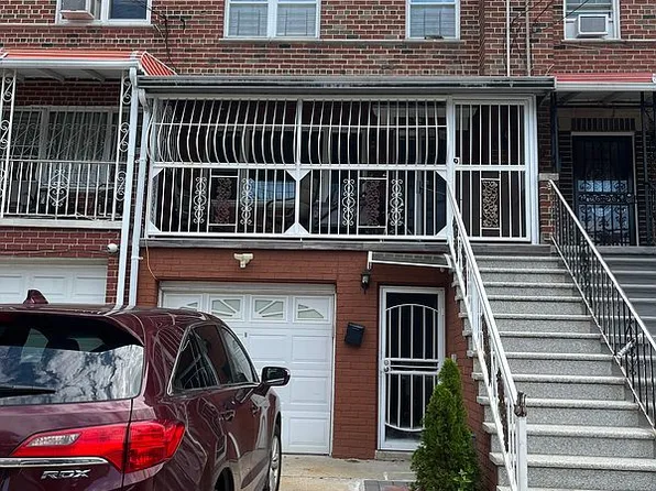 2524 Radcliff Ave #1, Bronx, NY 10469