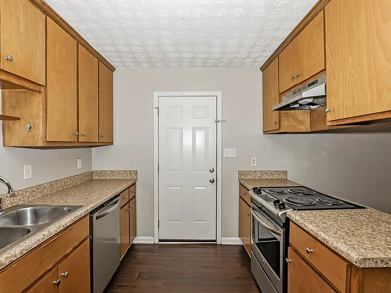 465 Rosehill Dr — Photo 8