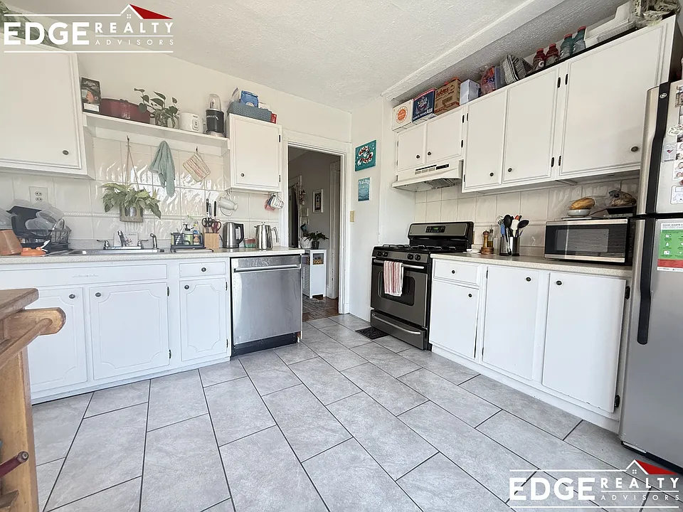27 Peaceable St #2