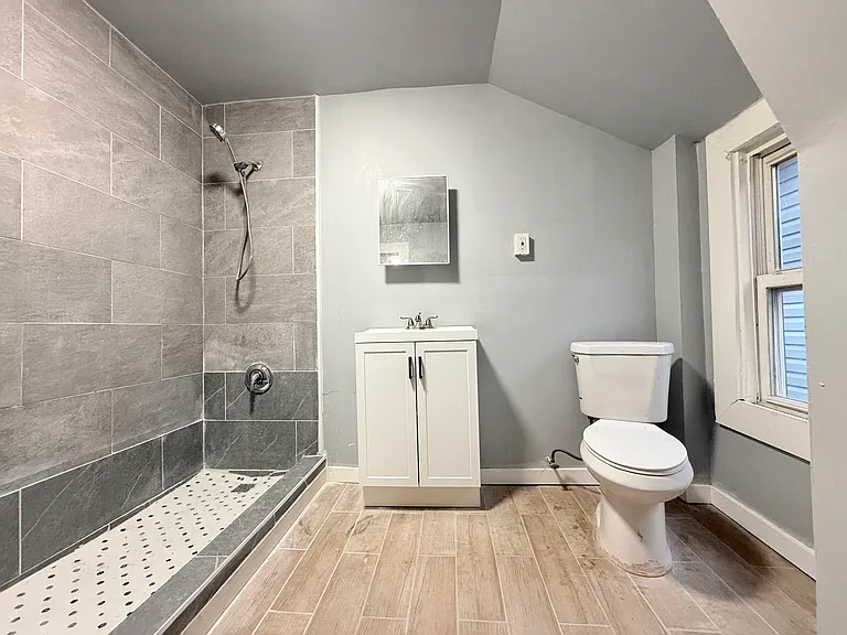 44 N 16th St #3 — Photo 4