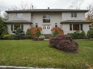2 Nina Ln, White Plains, NY 10605