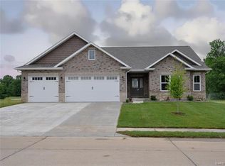 35 Ellington Dr, Troy, IL 62294