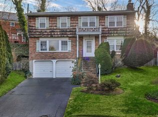 3 Wedgewood Ct, Manhasset, NY 11030