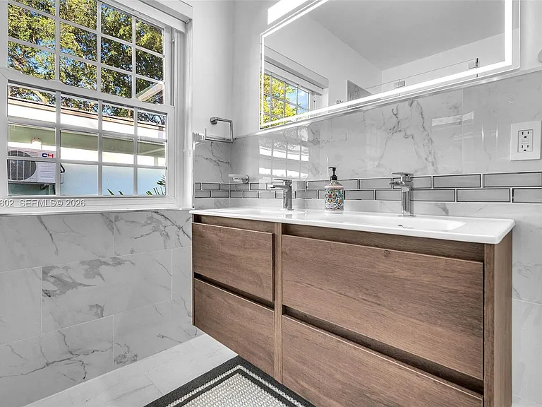 1235 NE 88th St — Photo 22