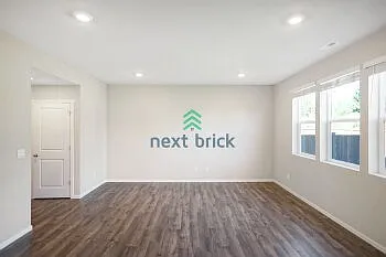 4209 Savannah Loop NE — Photo 16