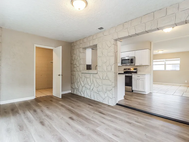 3207 E 24th Ave — Photo 5