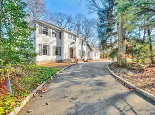 5 Butternut Rd, Allendale, NJ 07401