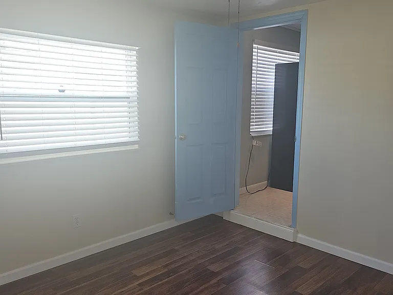 1145 54th Ave N — Photo 10