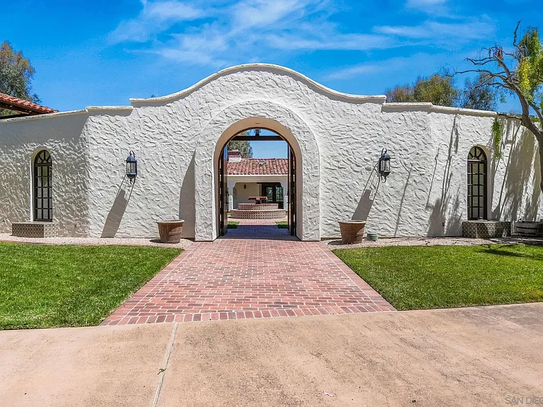 5443 Calzada Del Bosque — Photo 3