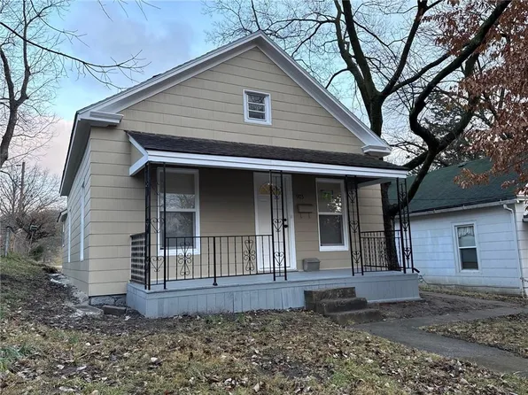 903 N High St, Sugar Creek, MO 64054