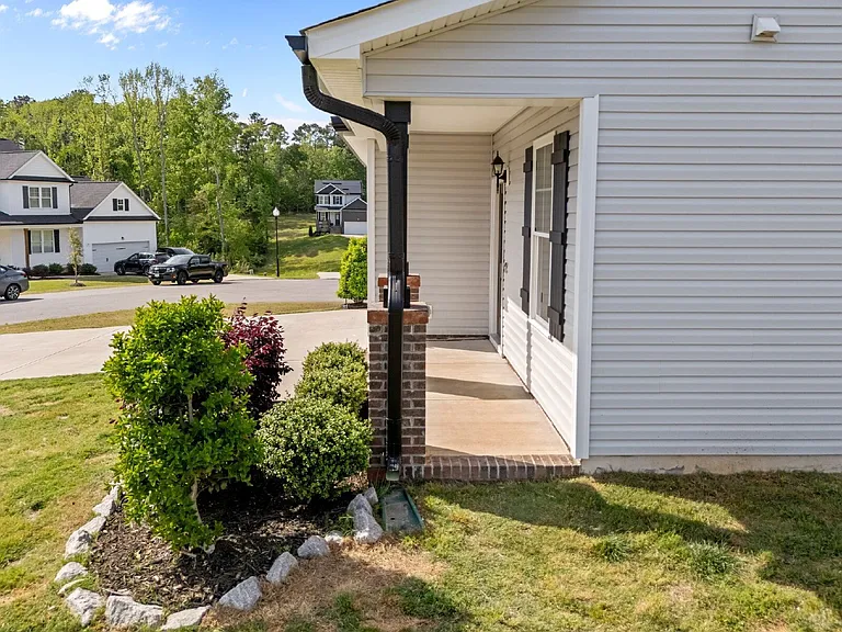 220 Brisbane Dr — Photo 4
