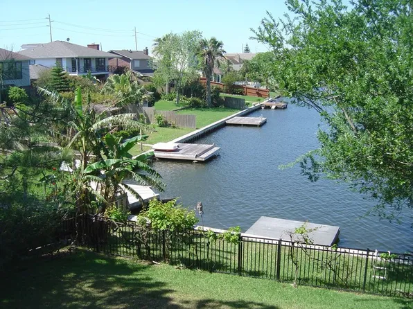 12 Quintana Dr, Galveston, TX 77554