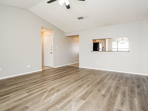 4th image of 4219 Glen Hollow Cir