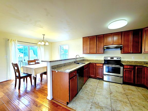5th image of 37 Cedar Dr